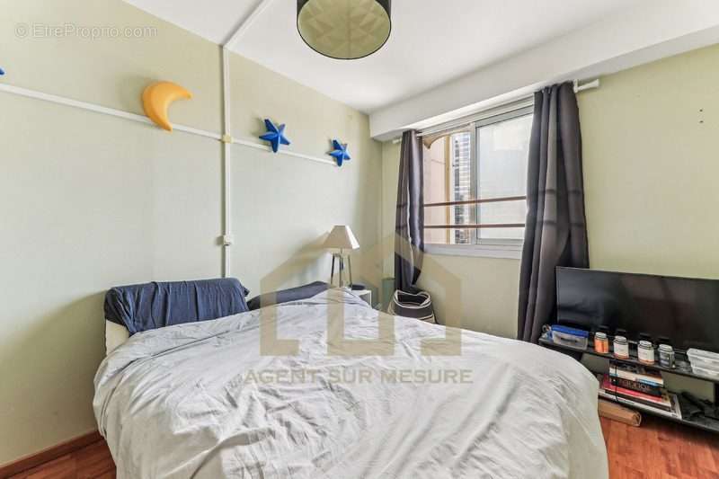 Appartement à COURBEVOIE