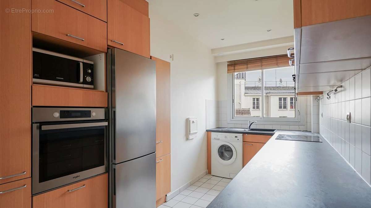 Appartement à PARIS-16E