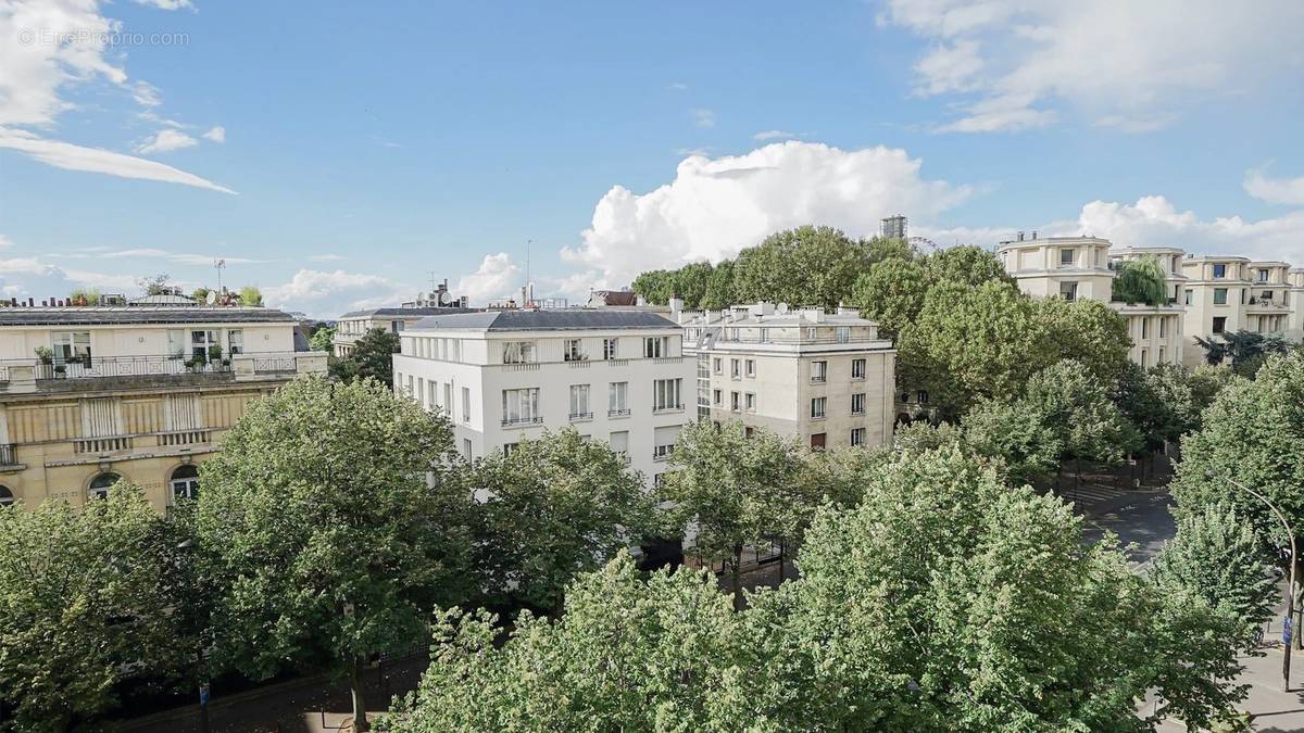 Appartement à PARIS-16E