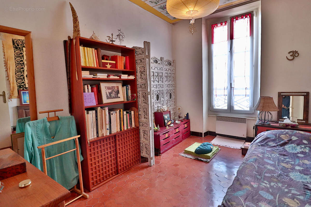 Appartement à MARSEILLE-1E