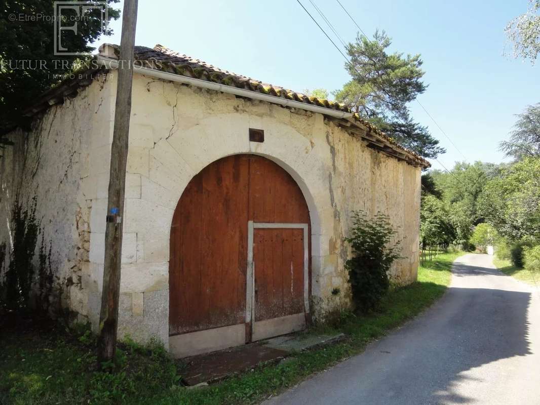 Maison à PAUSSAC-ET-SAINT-VIVIEN