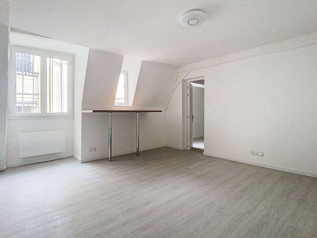 Appartement à PARIS-1E