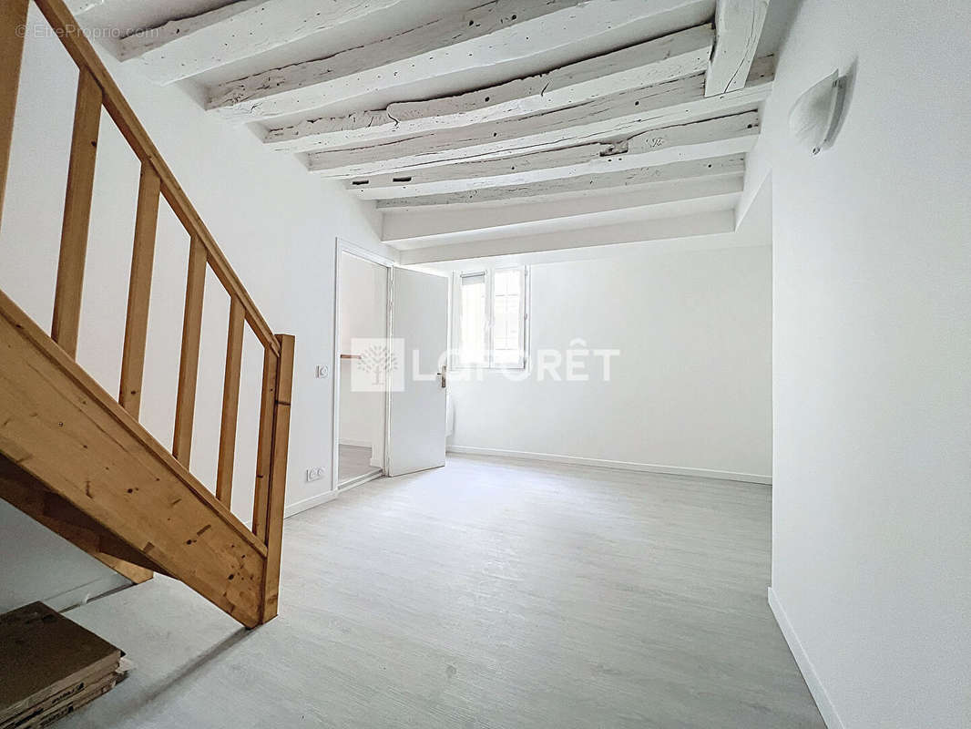 Appartement à PARIS-1E