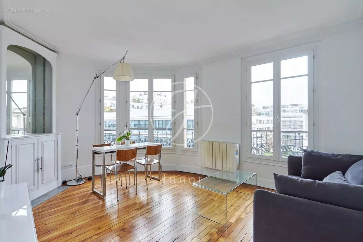 Appartement à NEUILLY-SUR-SEINE