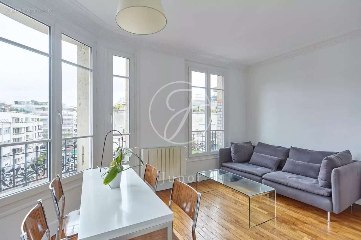 Appartement à NEUILLY-SUR-SEINE