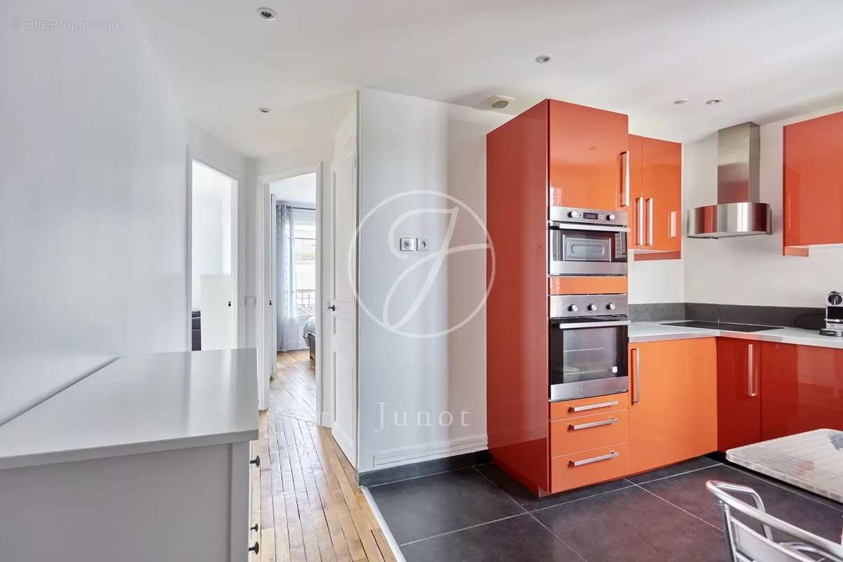 Appartement à NEUILLY-SUR-SEINE