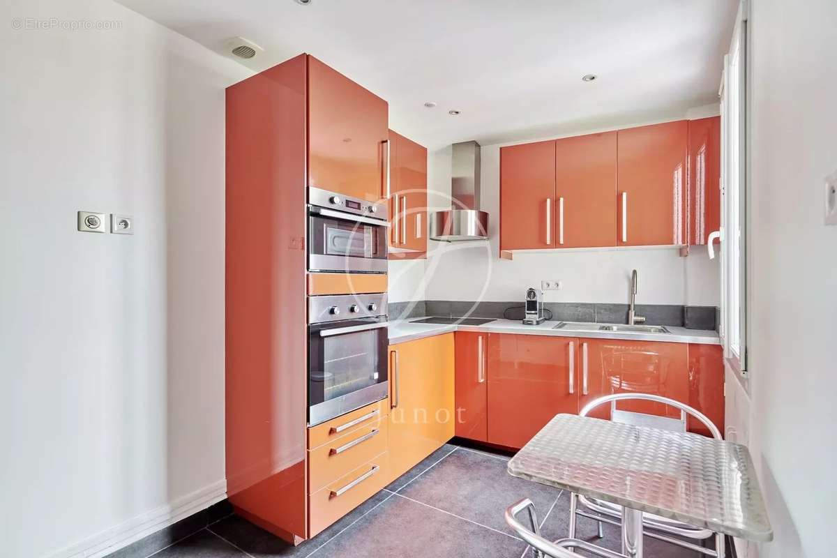 Appartement à NEUILLY-SUR-SEINE