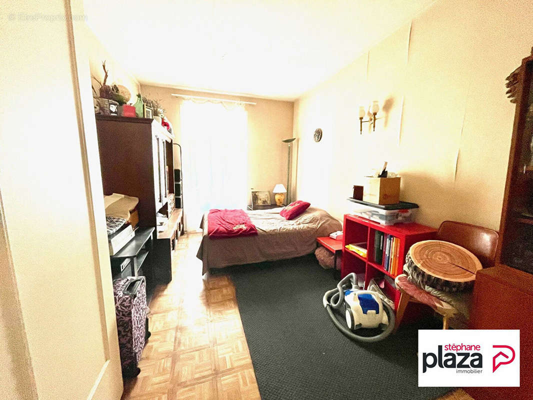 Appartement à LEVALLOIS-PERRET