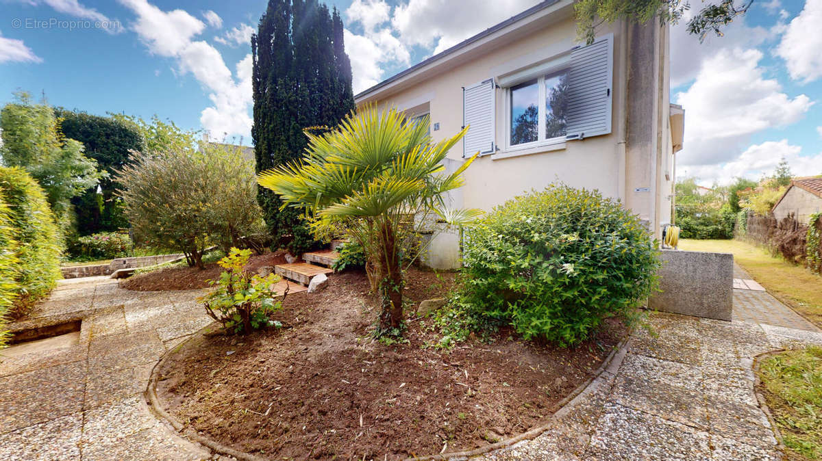 Maison à BOUGUENAIS