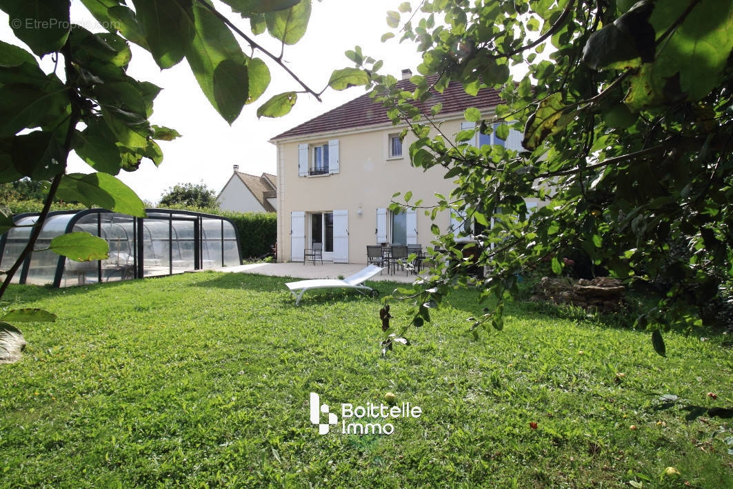 Maison à SAINT-FARGEAU-PONTHIERRY