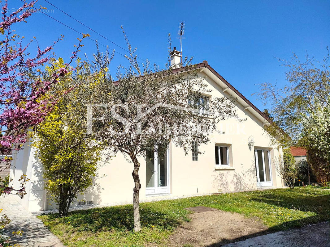 Maison à BEAUCHAMP