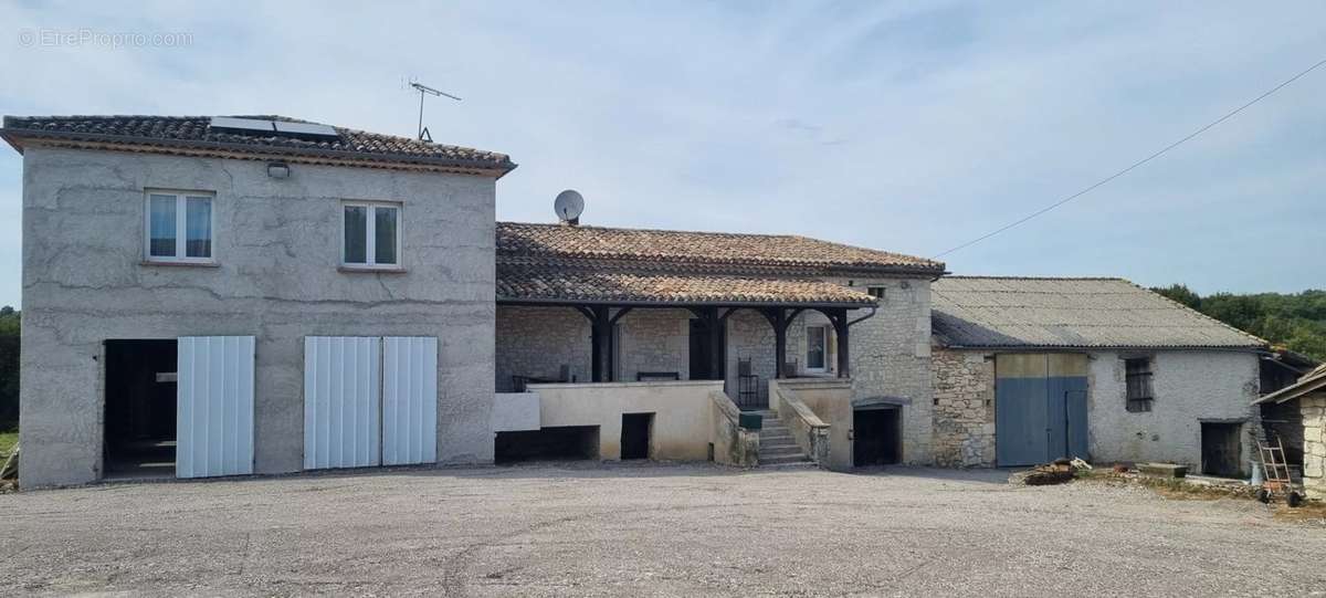 Maison à MONTAIGU-DE-QUERCY