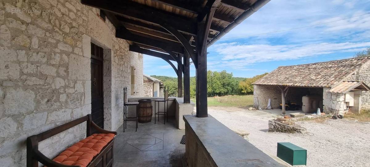 Maison à MONTAIGU-DE-QUERCY