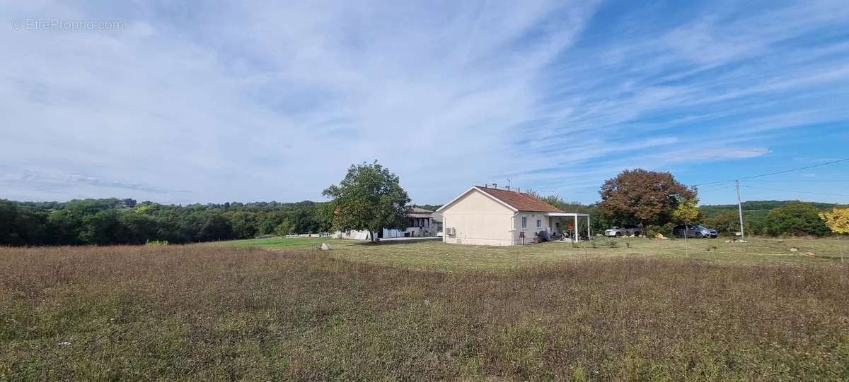 Maison à MONTAIGU-DE-QUERCY