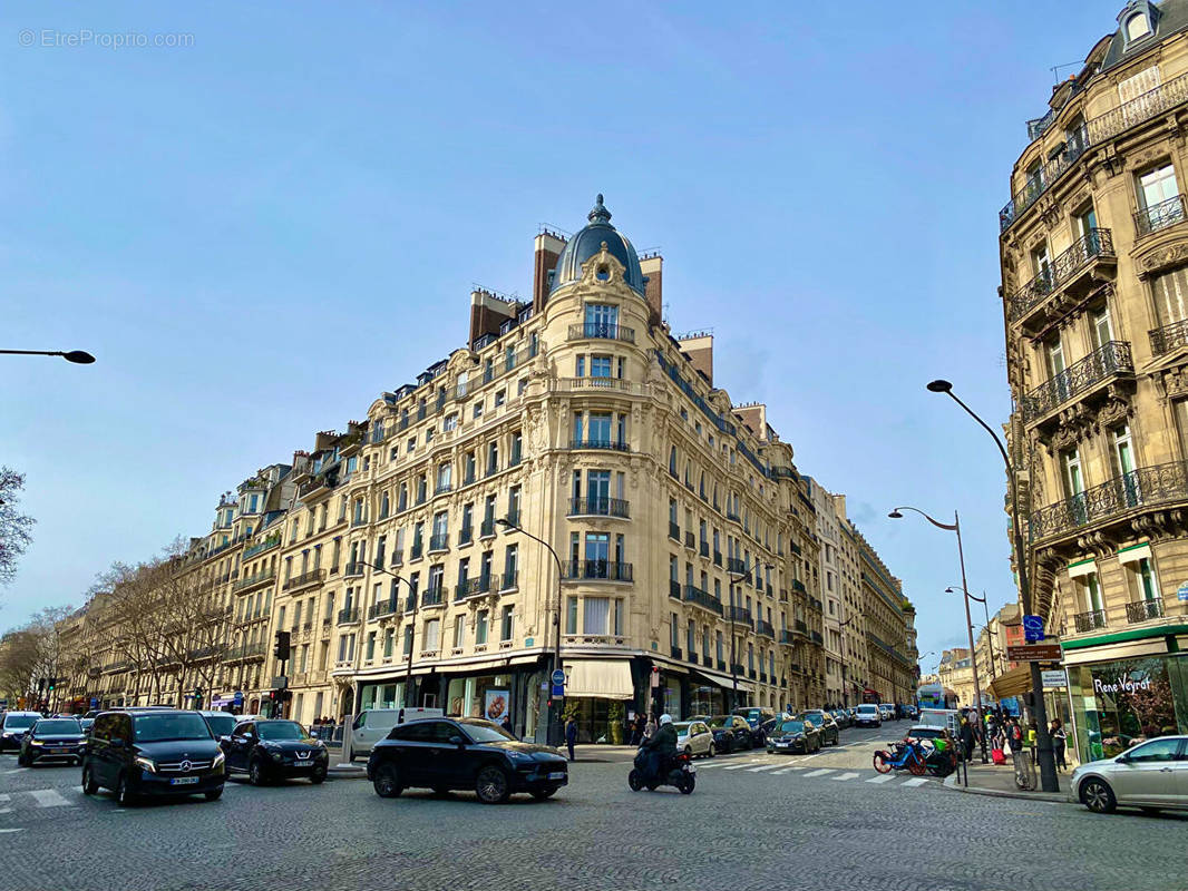 Appartement à PARIS-8E