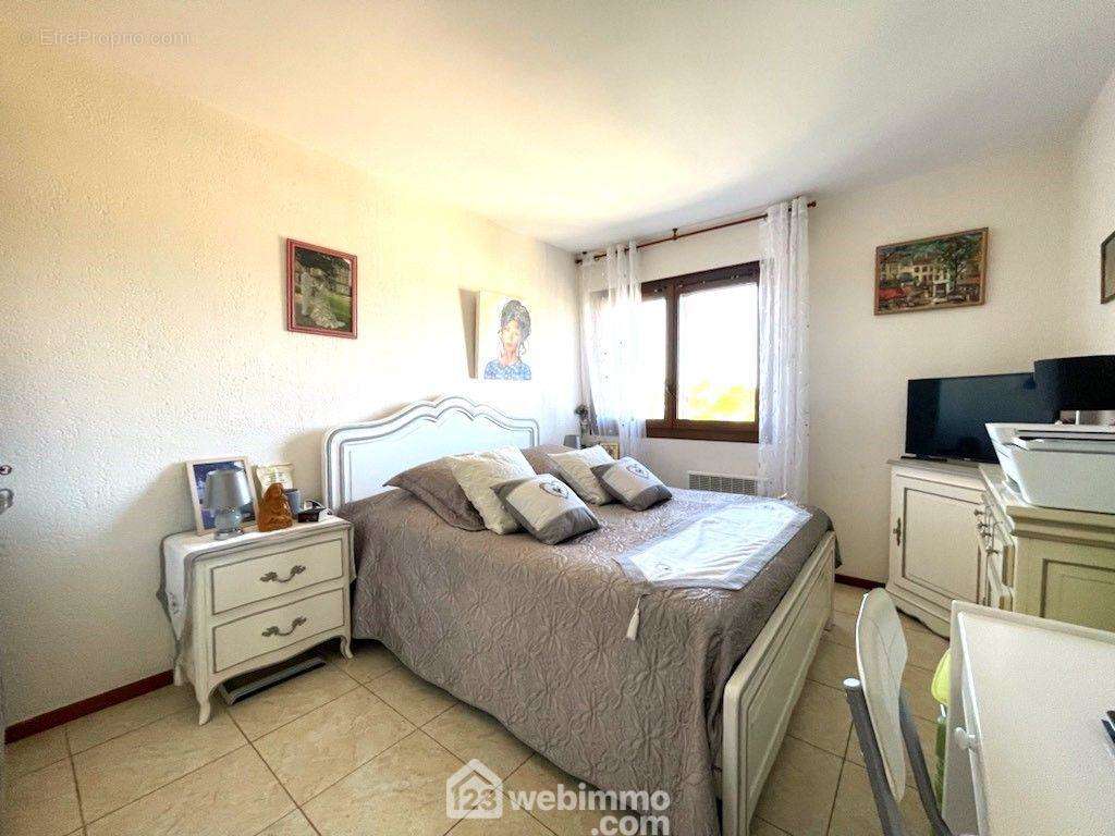 Chambre de 12m2 - Appartement à SAINTE-MAXIME