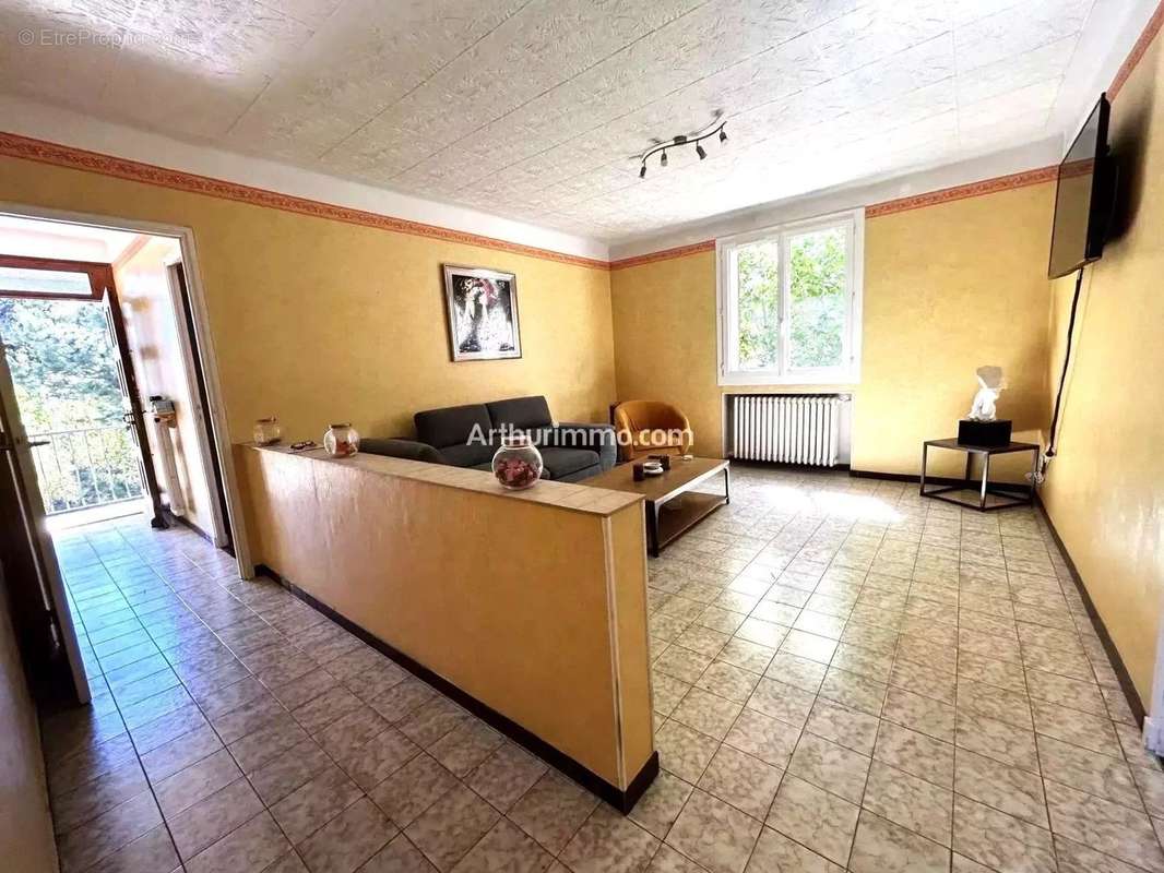 Appartement à MARSEILLE-11E