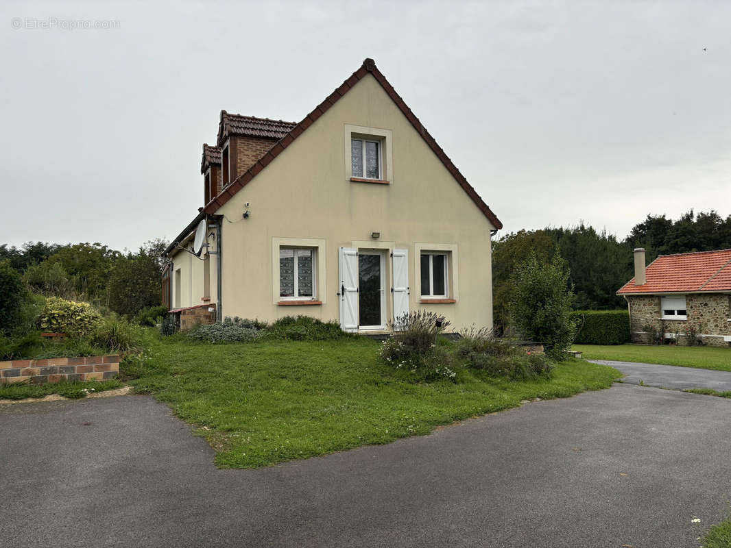 Maison à SAINT-JEAN-LES-DEUX-JUMEAUX