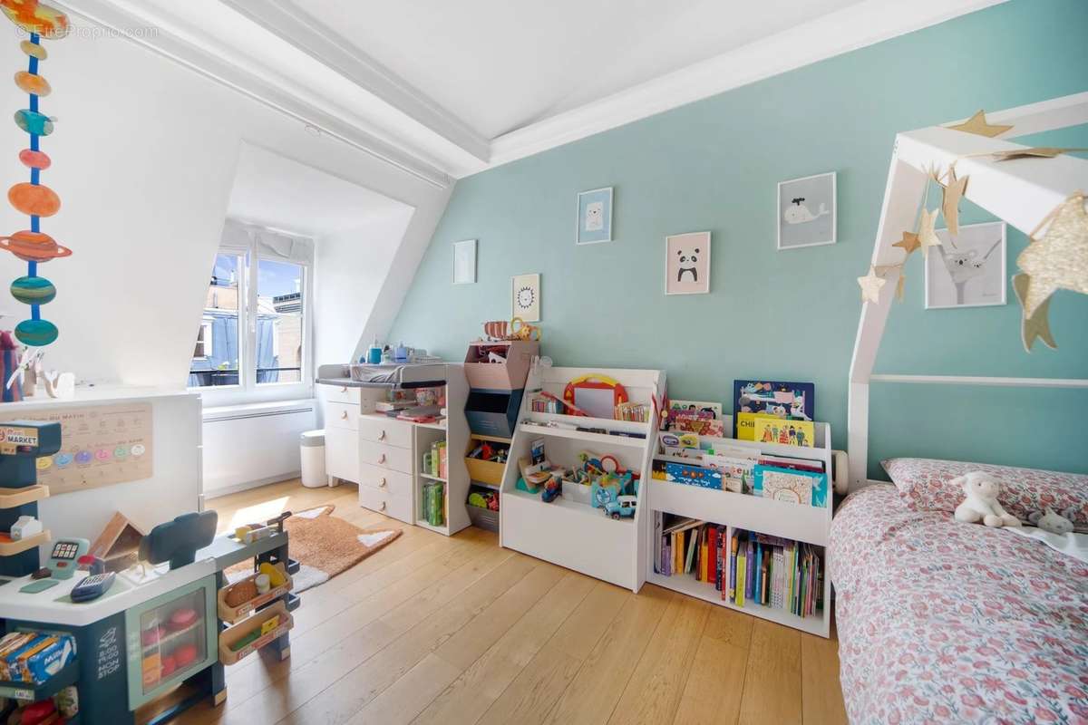 Appartement à PARIS-17E