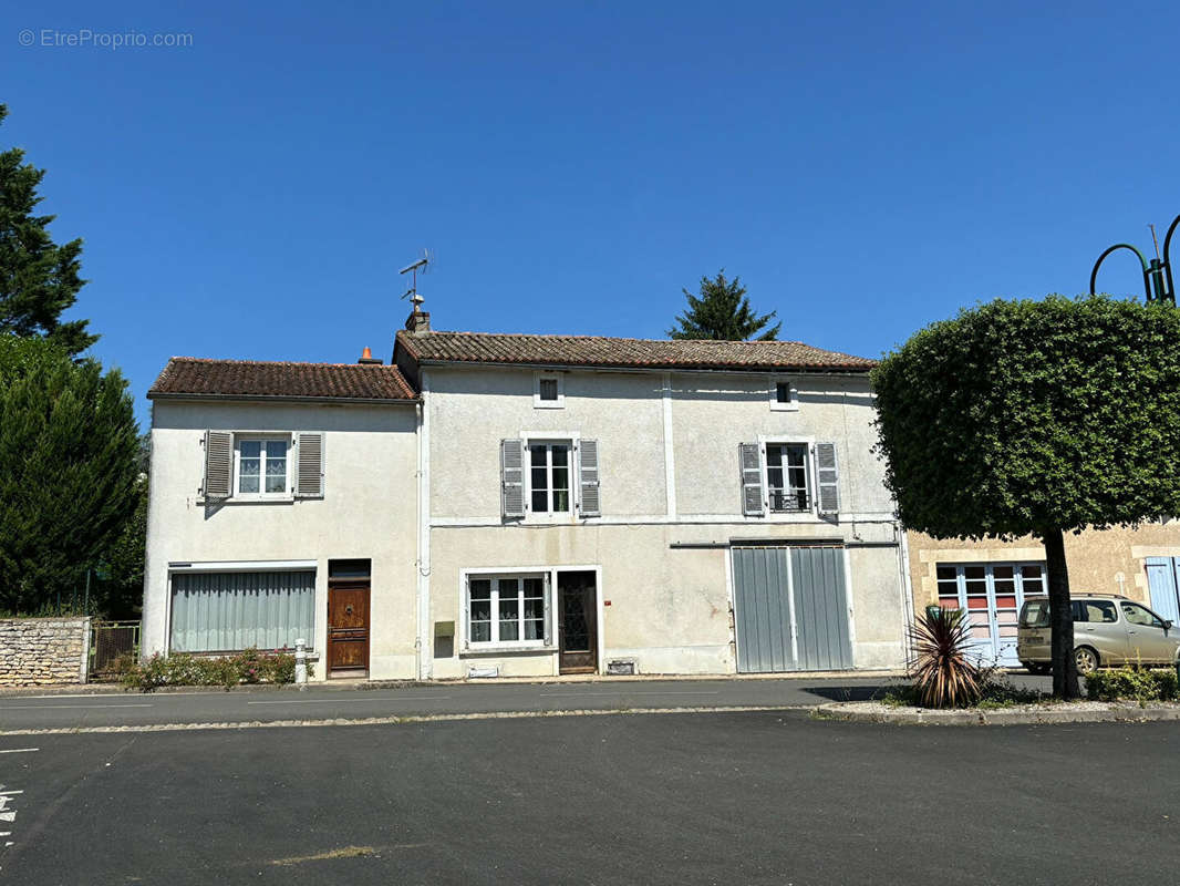 Maison à SAINT-MACOUX