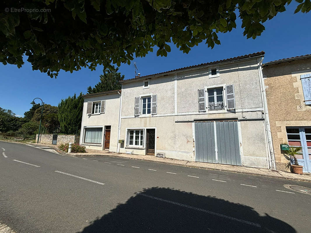 Maison à SAINT-MACOUX