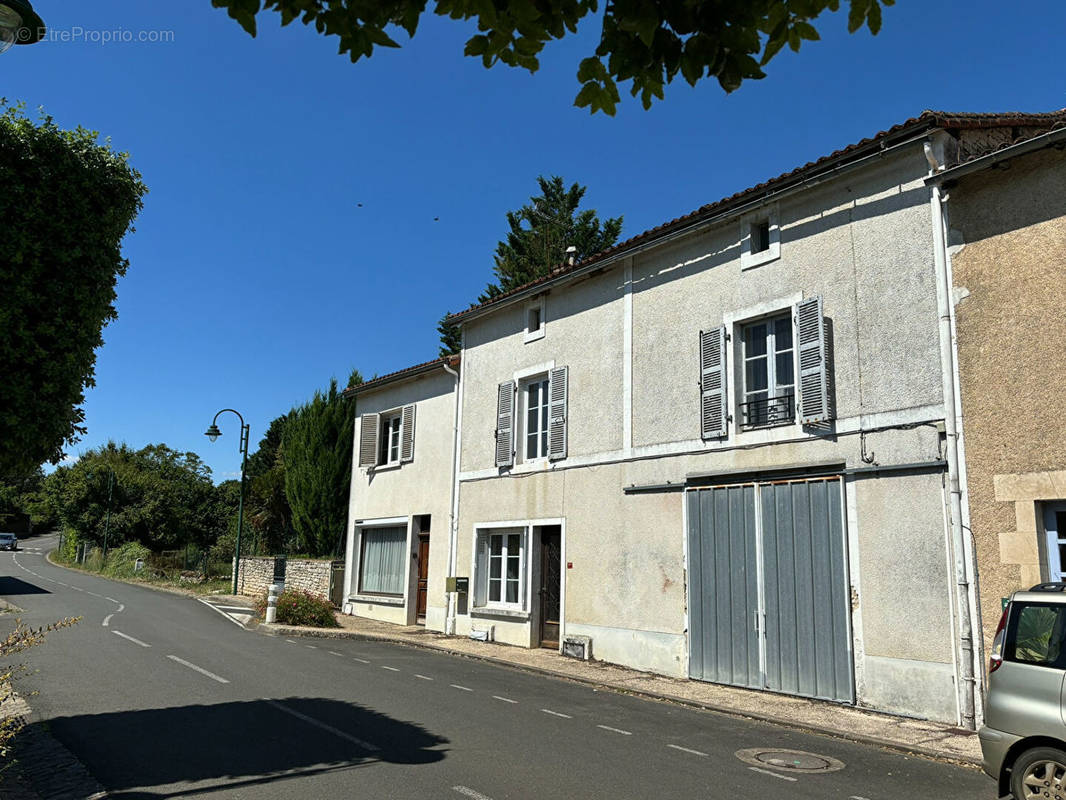 Maison à SAINT-MACOUX