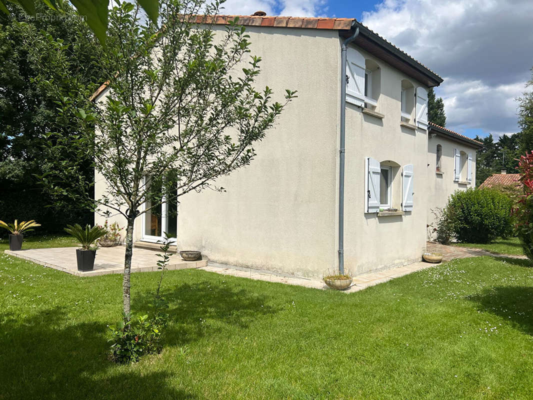 Maison à SAINT-MAURICE-LA-CLOUERE