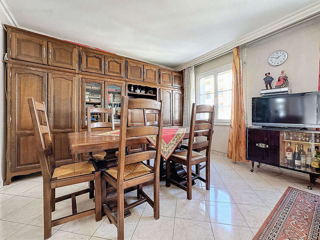 Appartement à MARSEILLE-4E