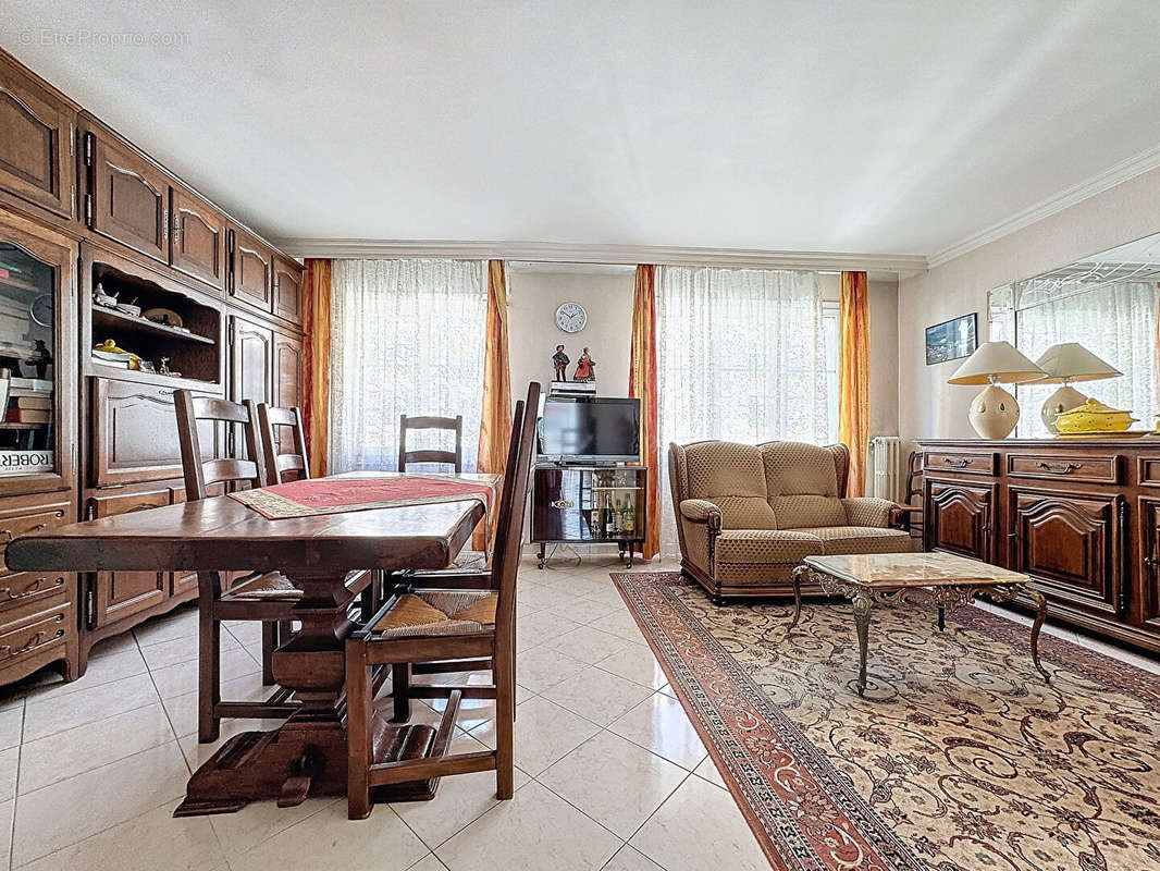 Appartement à MARSEILLE-4E