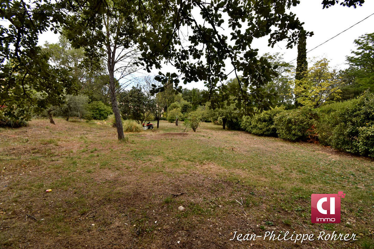 Terrain à SAINTE-ANASTASIE-SUR-ISSOLE