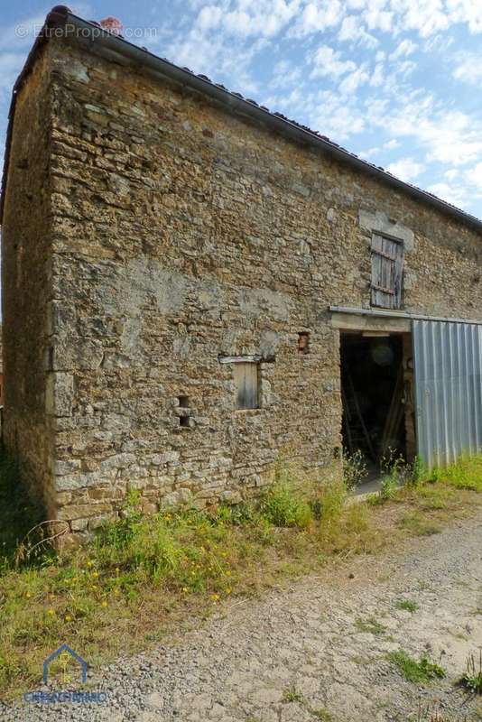 Maison à BAZOGES-EN-PAREDS