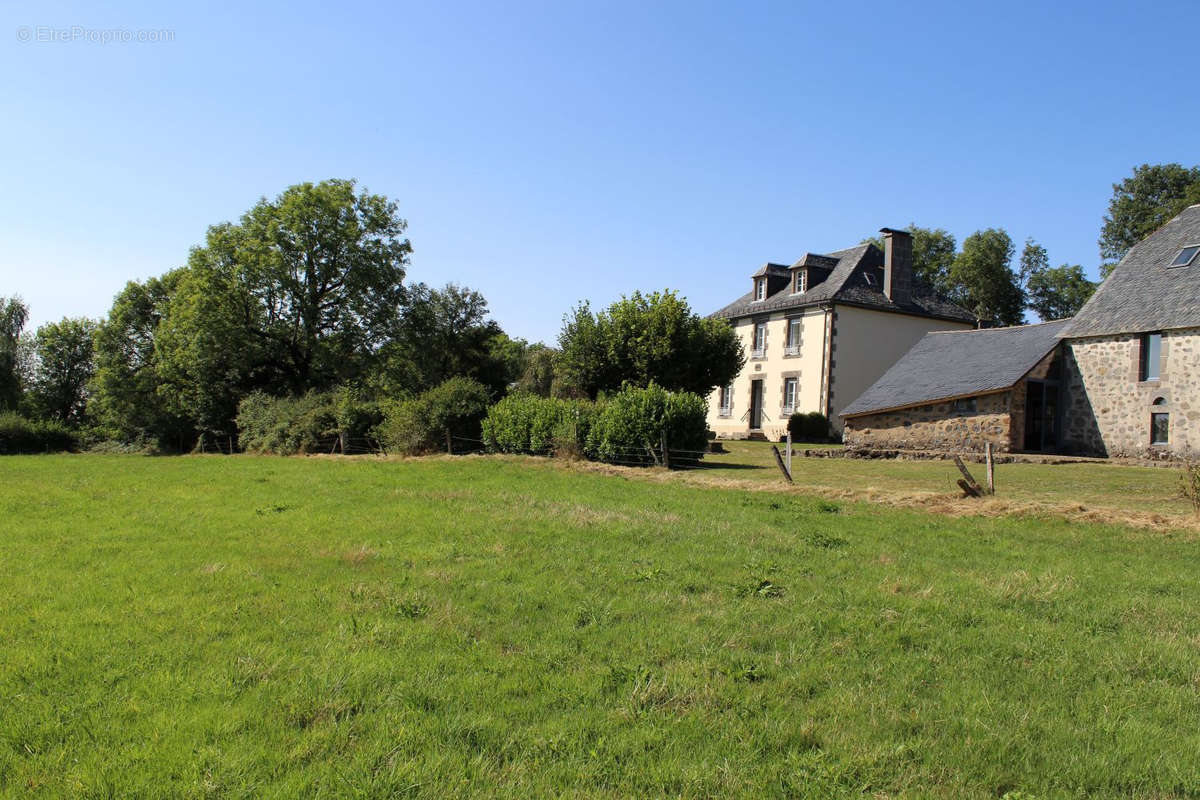 Maison à ANGLARDS-DE-SALERS