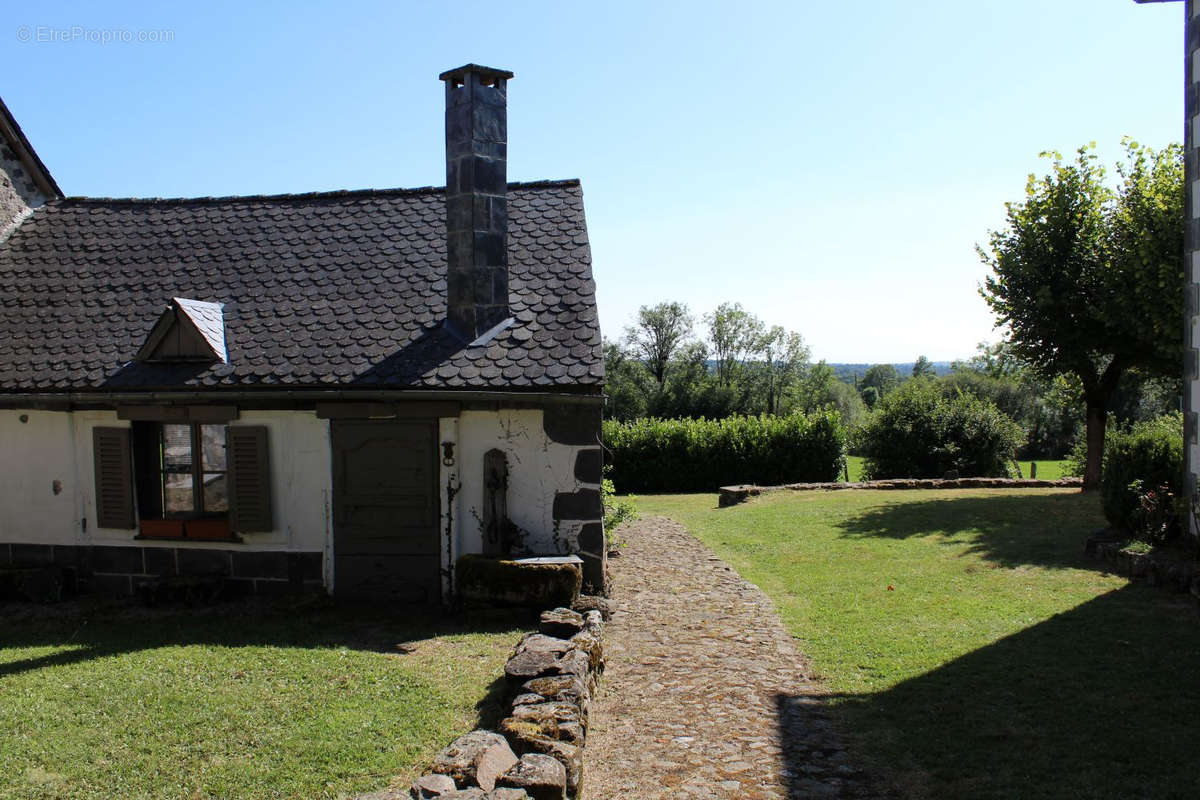 Maison à ANGLARDS-DE-SALERS