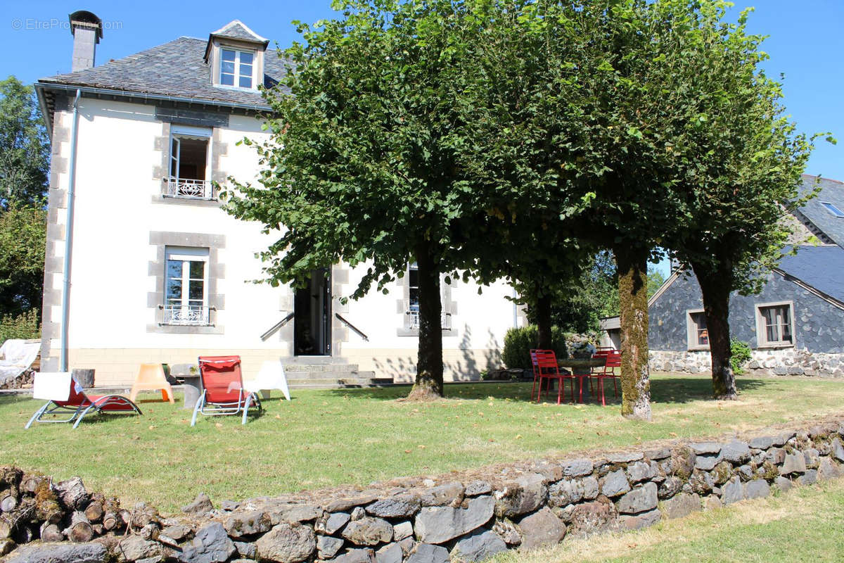 Maison à ANGLARDS-DE-SALERS