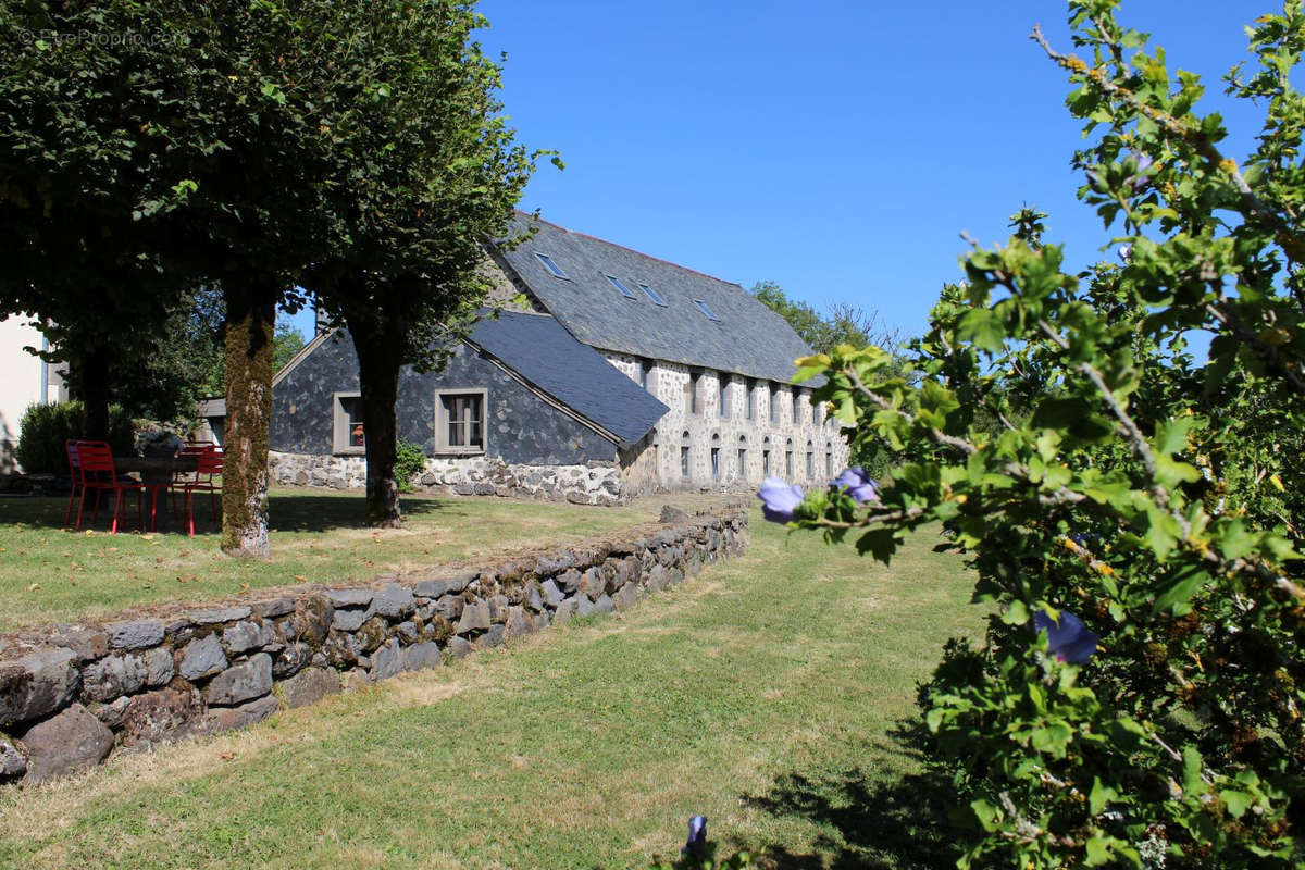 Maison à ANGLARDS-DE-SALERS