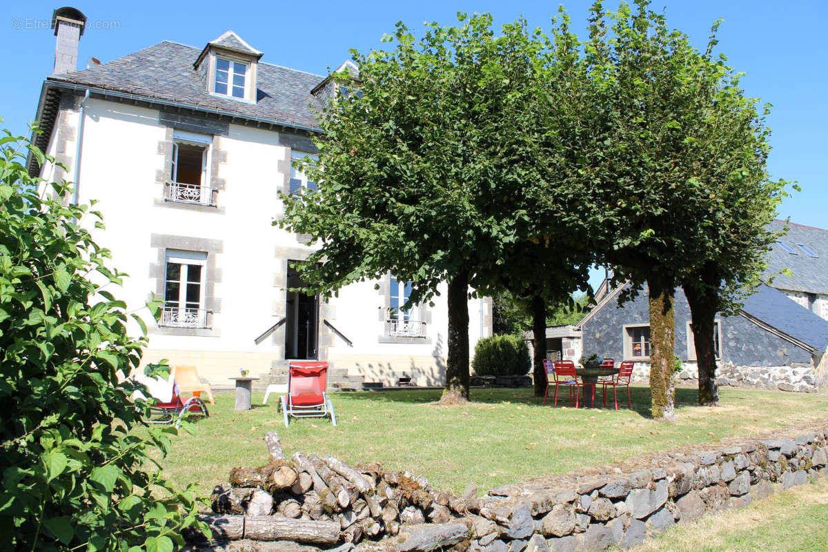 Maison à ANGLARDS-DE-SALERS