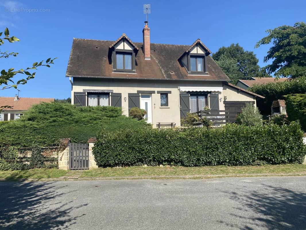 Maison à EYMOUTIERS