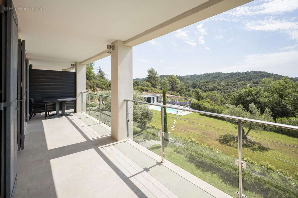 Appartement à GREOUX-LES-BAINS