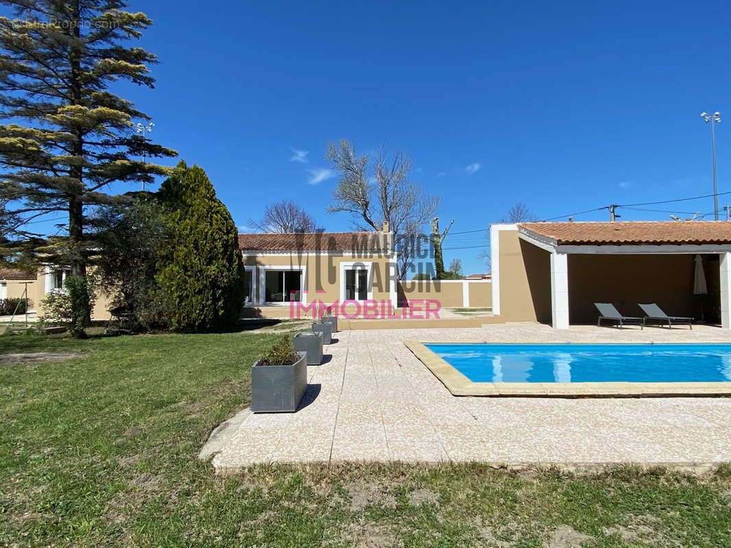 Maison à ENTRAIGUES-SUR-LA-SORGUE