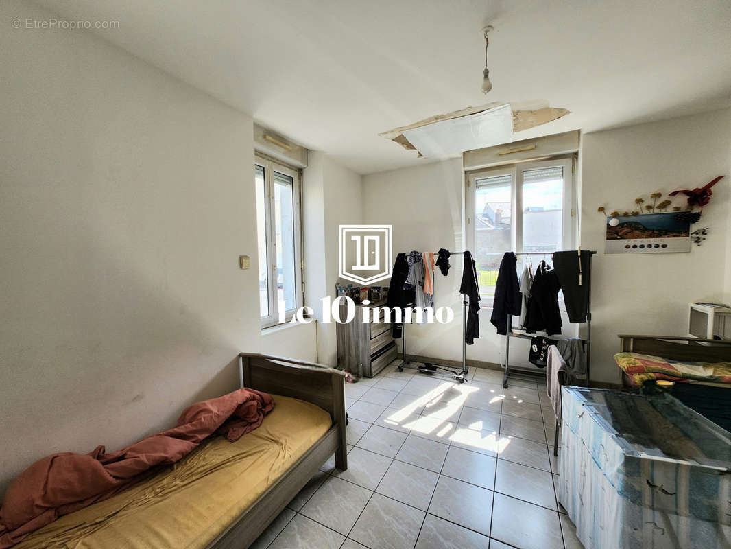 Chambre 2 - Appartement à SAINT-NAZAIRE