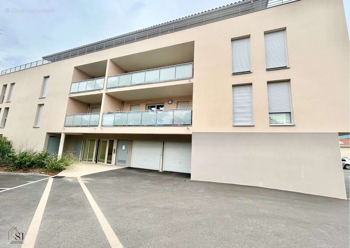 Appartement à LES ROCHES-DE-CONDRIEU