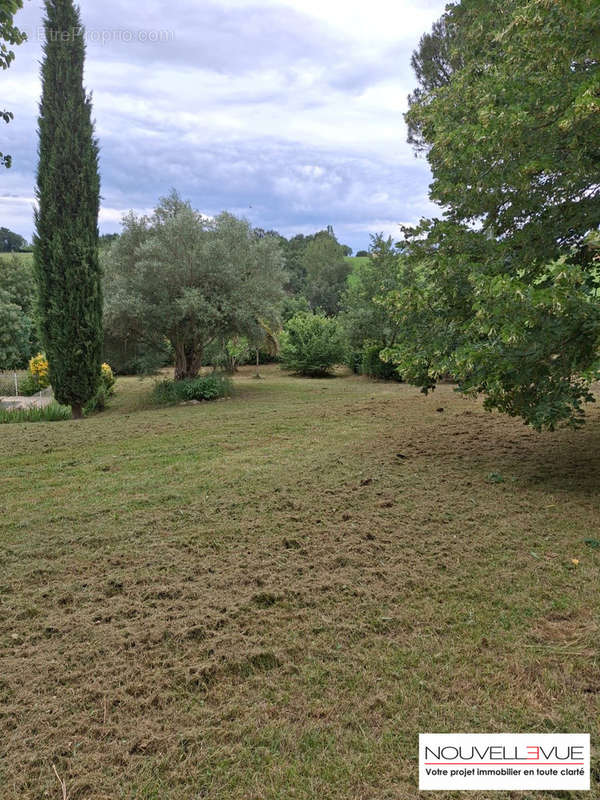 Terrain à MAUZAC