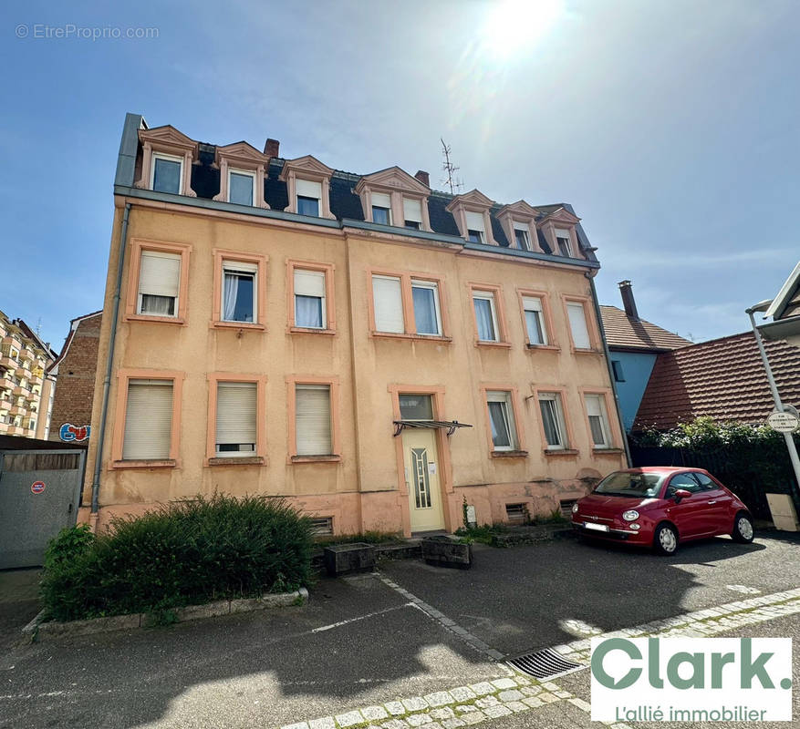 Façade de l&#039;immeuble depuis la re de la Couronne - Appartement à STRASBOURG