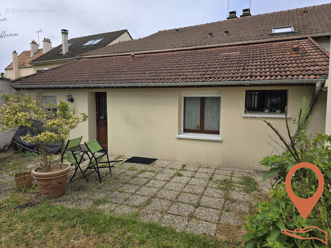 petite maison avec jardinet privatif - Appartement à NEUILLY-PLAISANCE