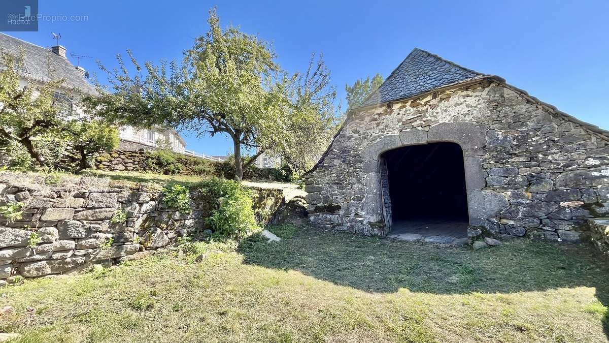 Maison à CURIERES