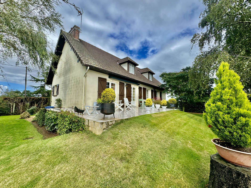 Maison à HOUDAN