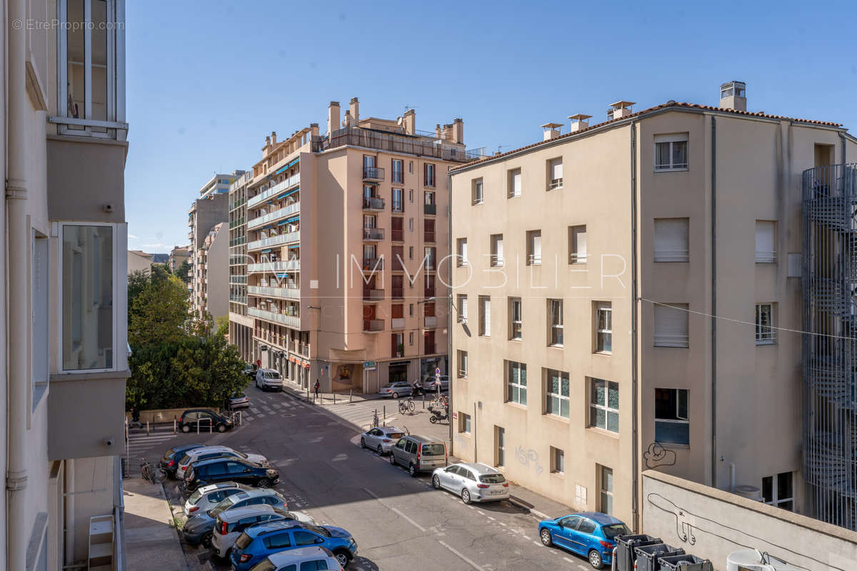 Appartement à MARSEILLE-4E