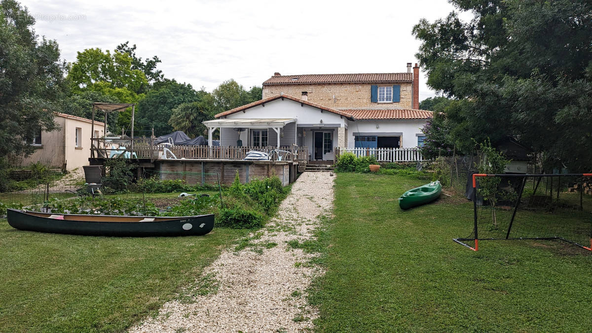 Maison à LE VANNEAU-IRLEAU