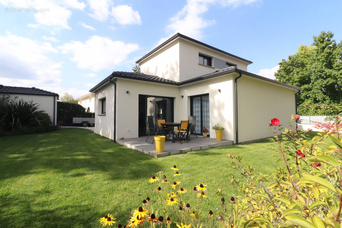 Maison à LEOGNAN