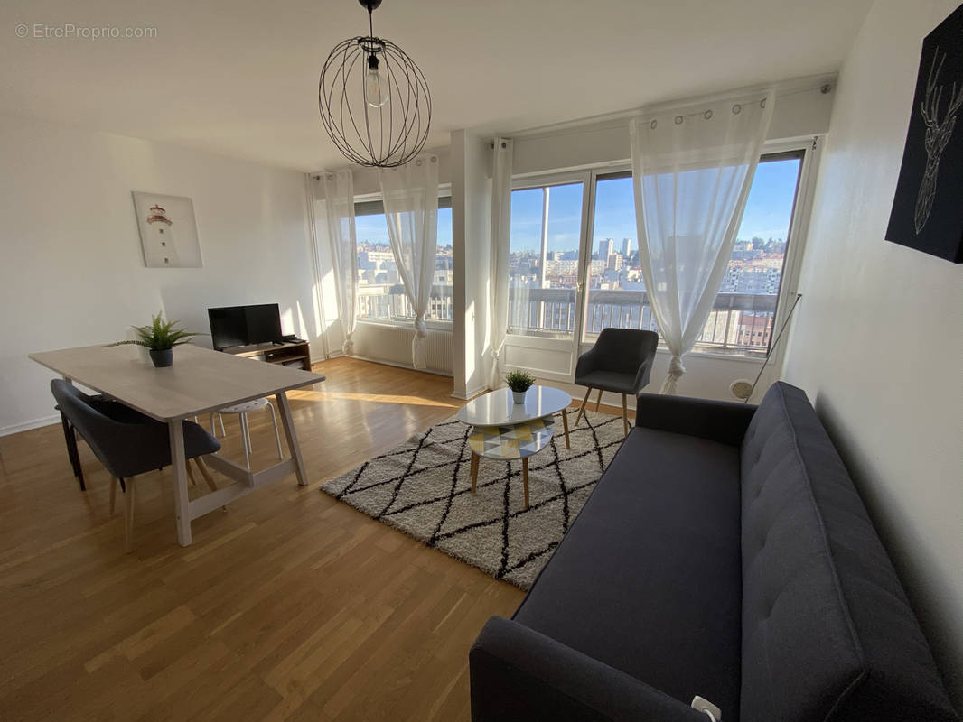 Appartement à SAINT-ETIENNE